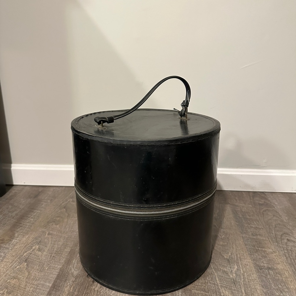 Vintage Black Round Leather Hat Box with zipper and handle - Picture 3 of 7